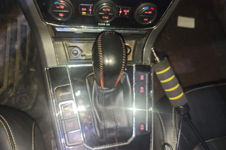 Used Volkswagen Passat 2016 280TSI DSG Prestige Edition Gear Lever