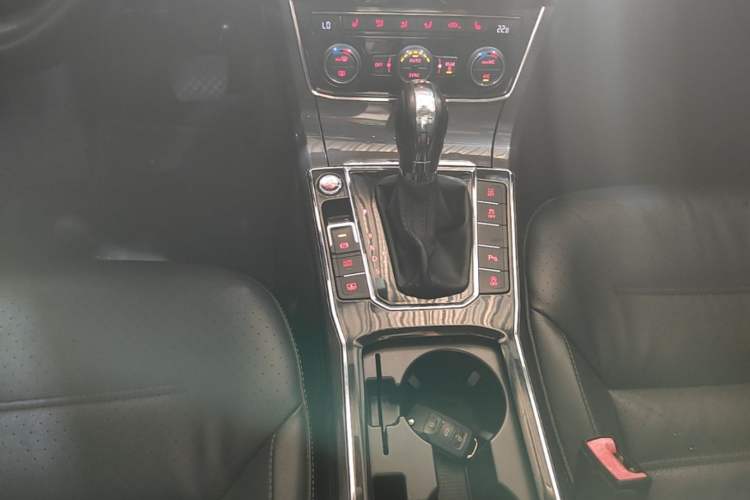 Used Volkswagen Passat 2016 330TSI DSG Prestige Edition Gear Lever
