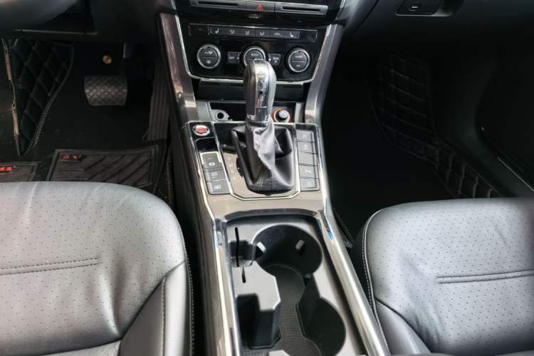Used Volkswagen Passat 2016 330TSI DSG Prestige Edition Gear Lever