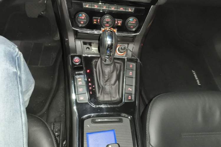 Used Volkswagen Passat 2016 330TSI DSG Prestige Edition Gear Lever