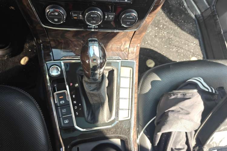 Used Volkswagen Passat 2016 380TSI DSG Ultimate Edition Gear Lever