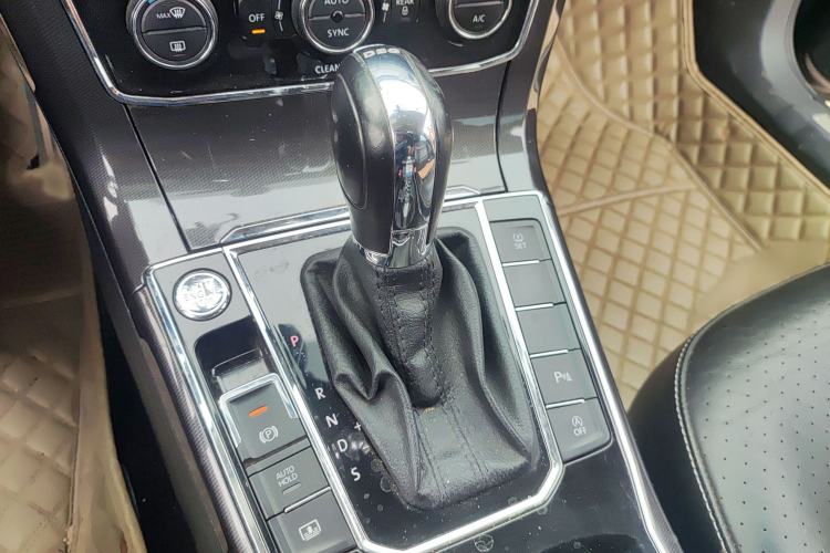 Used Volkswagen Passat 2016 330TSI DSG Prestige Edition Gear Lever