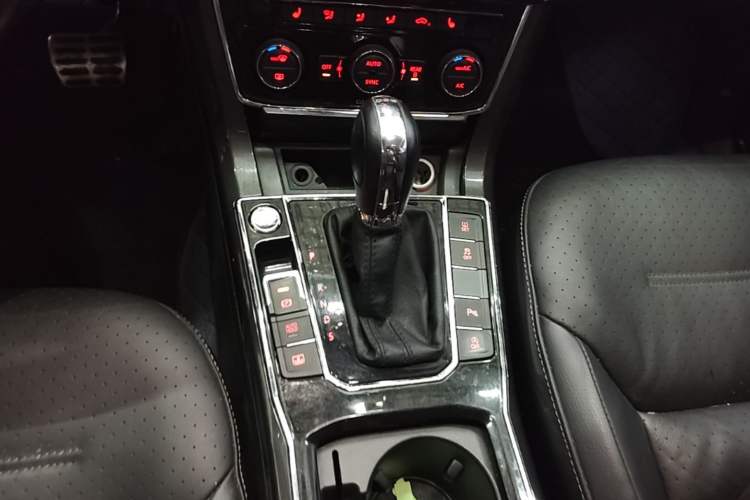 Used Volkswagen Passat 2016 330TSI DSG Prestige Edition Gear Lever