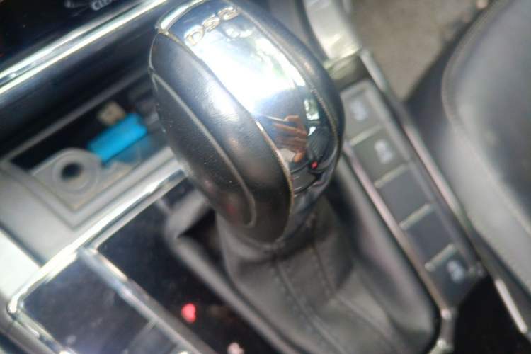 Used Volkswagen Passat 2016 330TSI DSG Luxury Edition Gear Lever