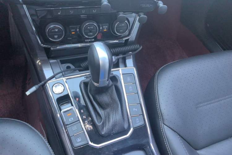 Used Volkswagen Passat 2016 330TSI DSG Prestige Edition Gear Lever