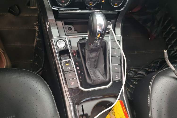 Used Volkswagen Passat 2016 330TSI DSG Prestige Edition Gear Lever