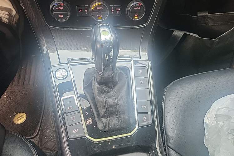 Used Volkswagen Passat 2016 330TSI DSG Prestige Edition Gear Lever