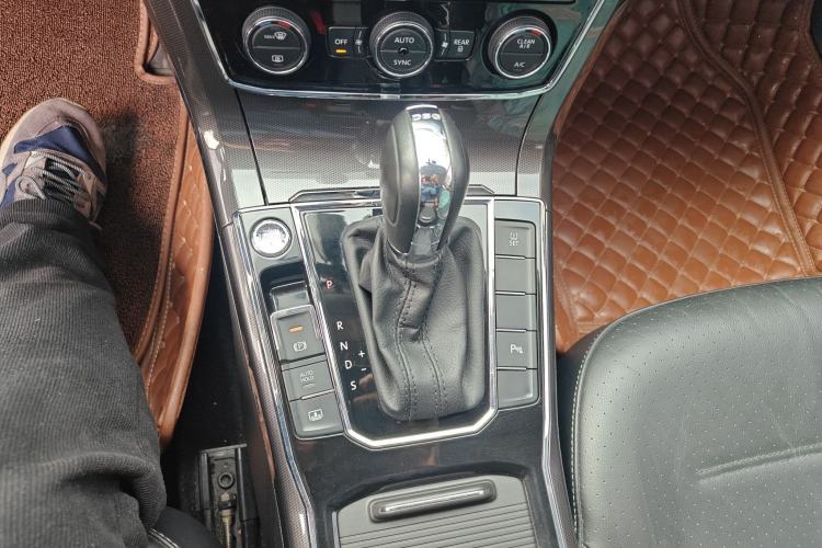 Used Volkswagen Passat 2016 330TSI DSG Prestige Edition Gear Lever