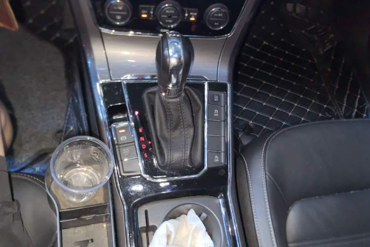 Used Volkswagen Passat 2016 280TSI DSG Prestige Edition Gear Lever