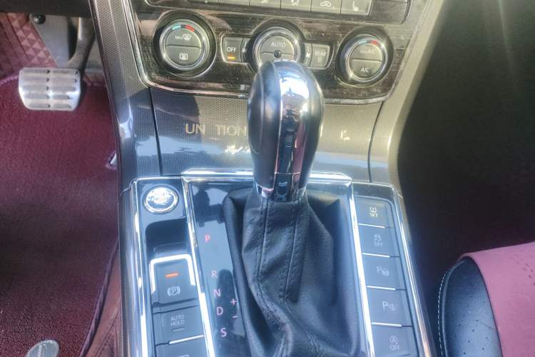 Used Volkswagen Passat 2016 330TSI DSG Prestige Edition Gear Lever
