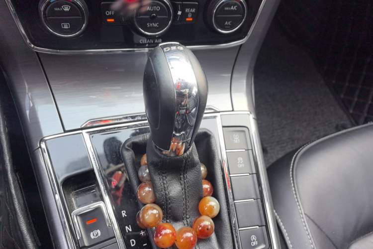 Used Volkswagen Passat 2016 330TSI DSG Luxury Edition Gear Lever