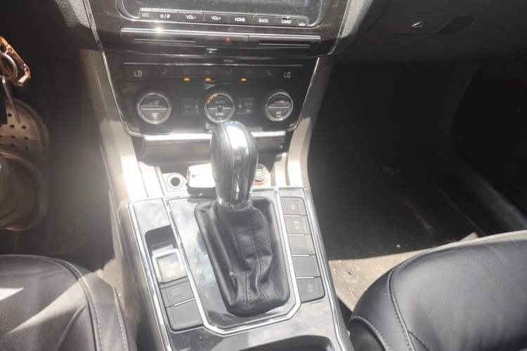 Used Volkswagen Passat 2016 280TSI DSG Prestige Edition Gear Lever