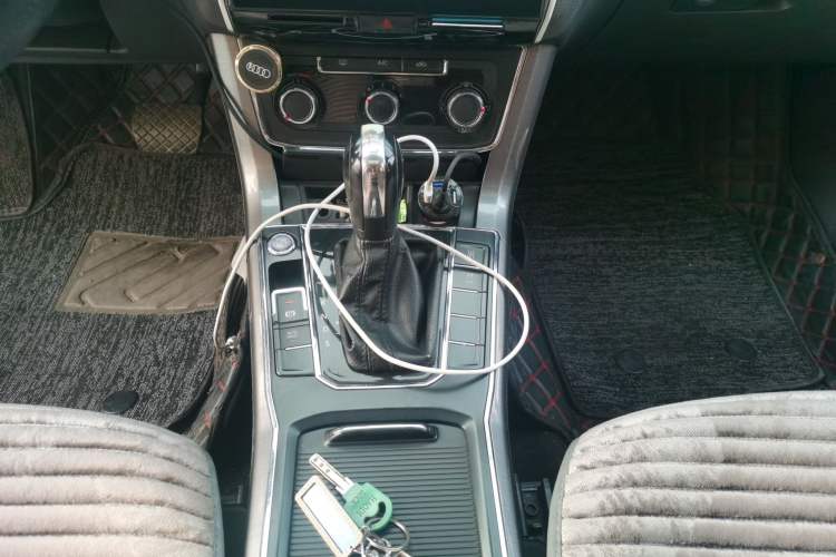 Used Volkswagen Passat 2016 330TSI DSG Luxury Edition Gear Lever