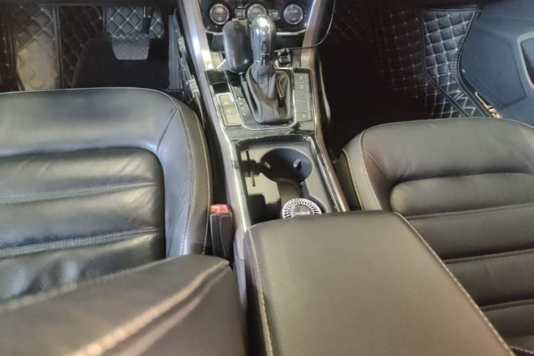 Used Volkswagen Passat 2016 330TSI DSG Luxury Edition Gear Lever