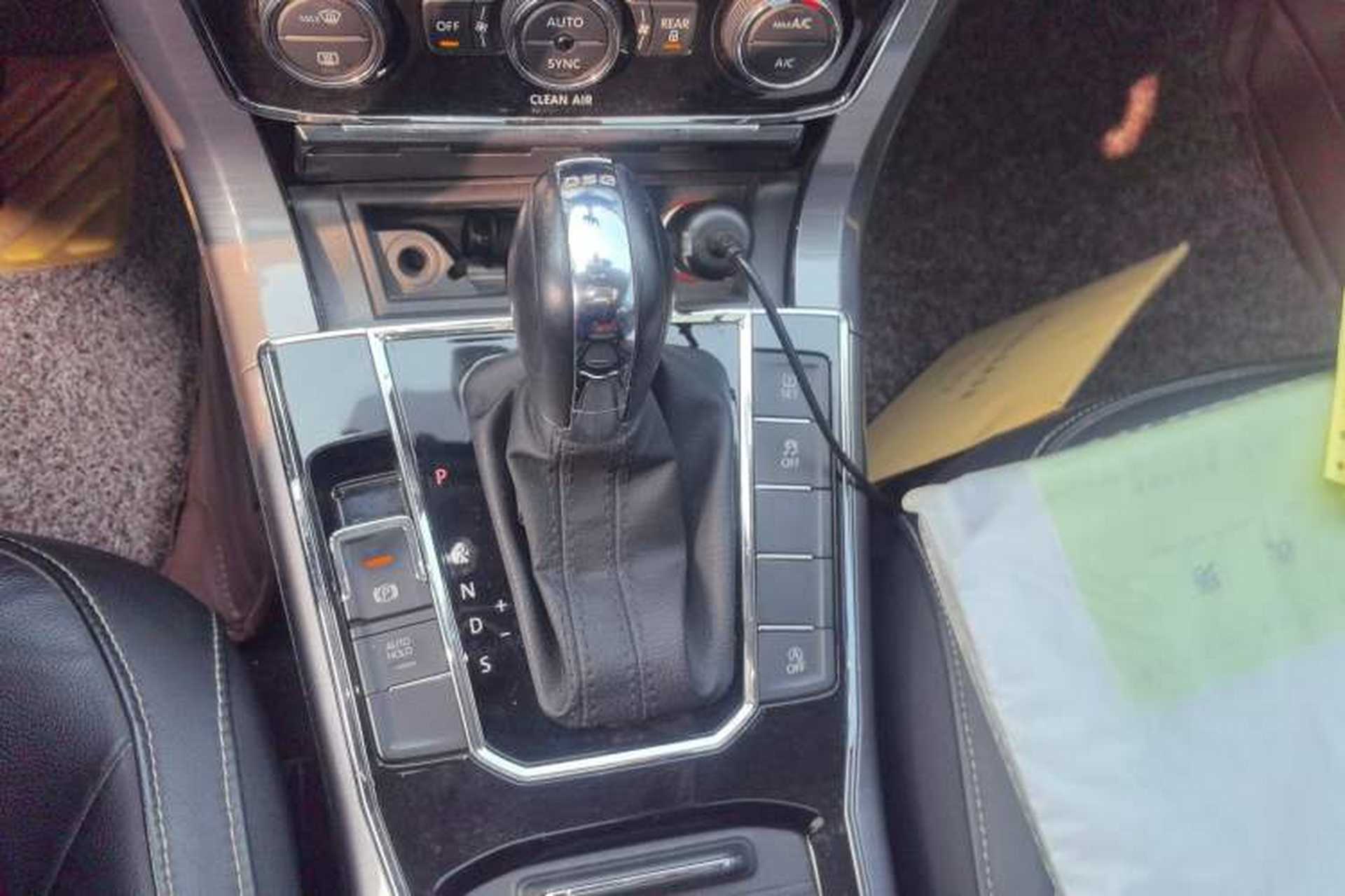 Used Volkswagen Passat 2016 330TSI DSG Luxury Edition Gear Lever