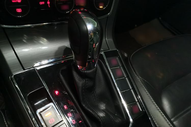 Used Volkswagen Passat 2016 330TSI DSG Luxury Edition Gear Lever