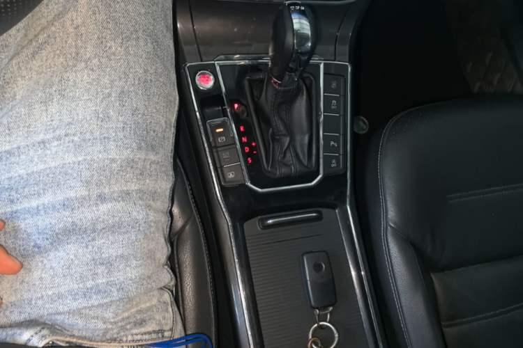 Used Volkswagen Passat 2016 330TSI DSG Prestige Edition Gear Lever