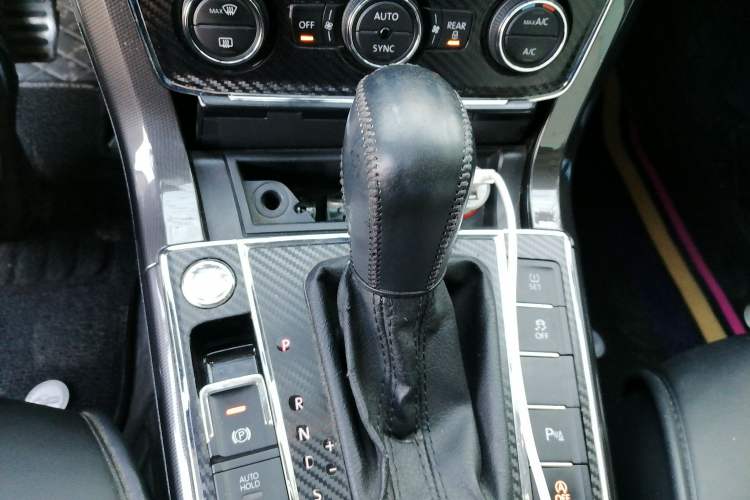 Used Volkswagen Passat 2016 330TSI DSG Prestige Edition Gear Lever
