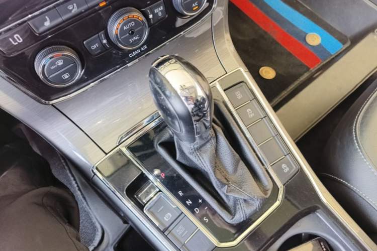 Used Volkswagen Passat 2016 330TSI DSG Luxury Edition Gear Lever