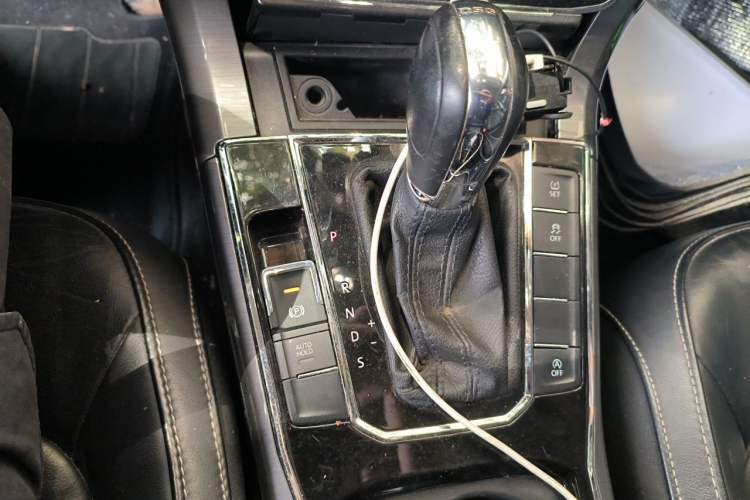 Used Volkswagen Passat 2016 330TSI DSG Luxury Edition Gear Lever