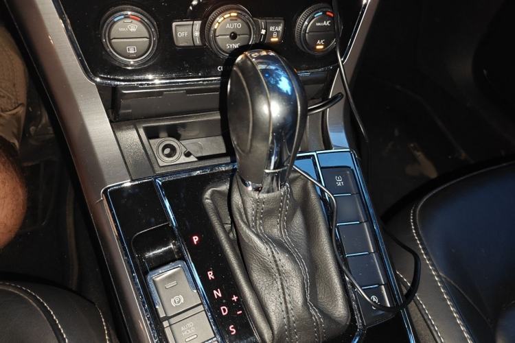 Used Volkswagen Passat 2016 330TSI DSG Luxury Edition Gear Lever