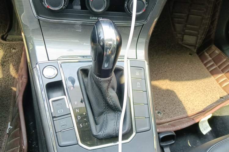 Used Volkswagen Passat 2016 330TSI DSG Luxury Edition Gear Lever