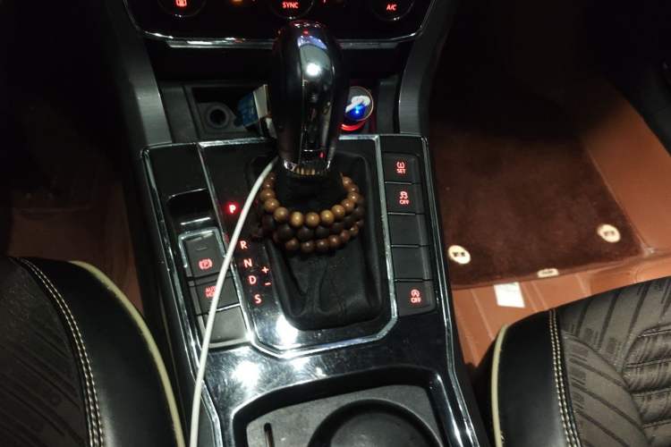 Used Volkswagen Passat 2016 330TSI DSG Luxury Edition Gear Lever