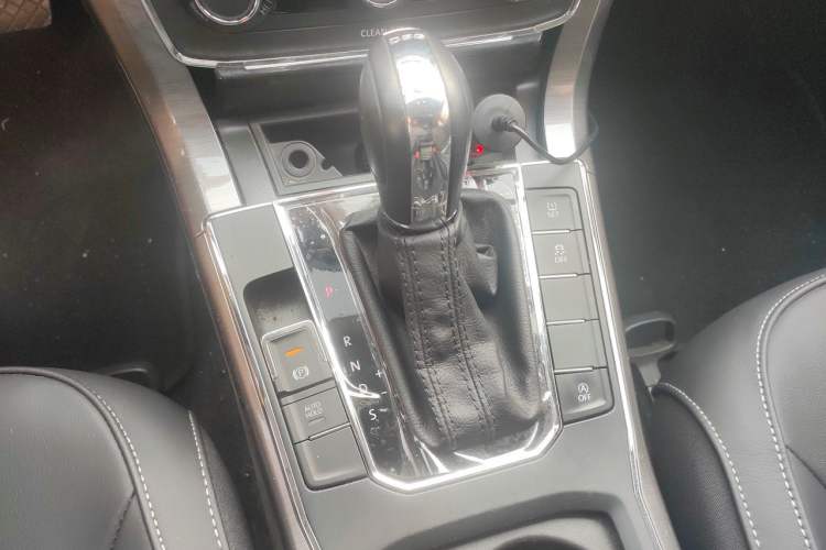 Used Volkswagen Passat 2016 280TSI DSG Prestige Edition Gear Lever