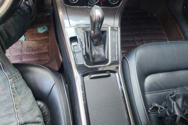 Used Volkswagen Passat 2016 280TSI DSG Prestige Edition Gear Lever