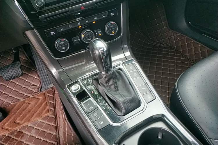 Used Volkswagen Passat 2016 330TSI DSG Prestige Edition Gear Lever