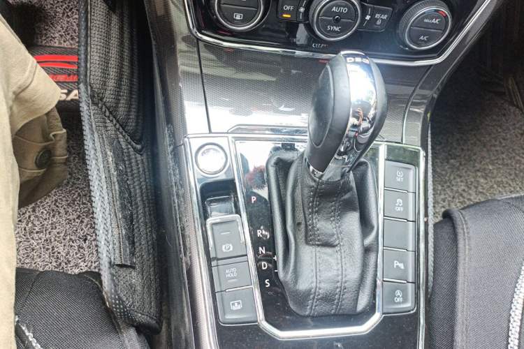 Used Volkswagen Passat 2016 330TSI DSG Prestige Edition Gear Lever