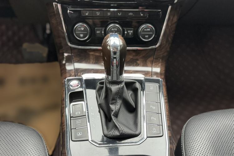 Used Volkswagen Passat 2016 380TSI DSG Ultimate Edition Gear Lever