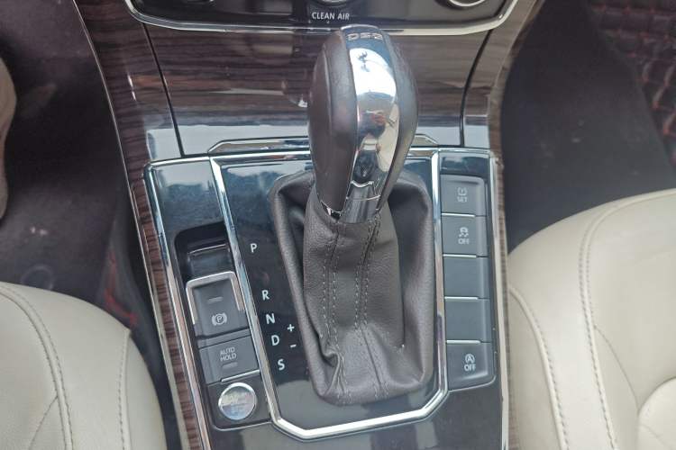 Used Volkswagen Passat 2016 280TSI DSG Prestige Edition Gear Lever