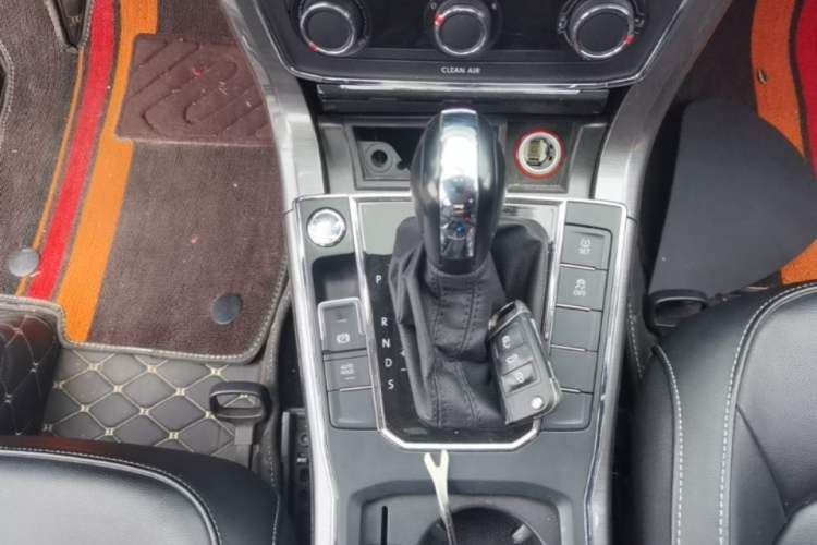 Used Volkswagen Passat 2016 1.8T Government Procurement Version (CEA Engine + 6AT) Gear Lever