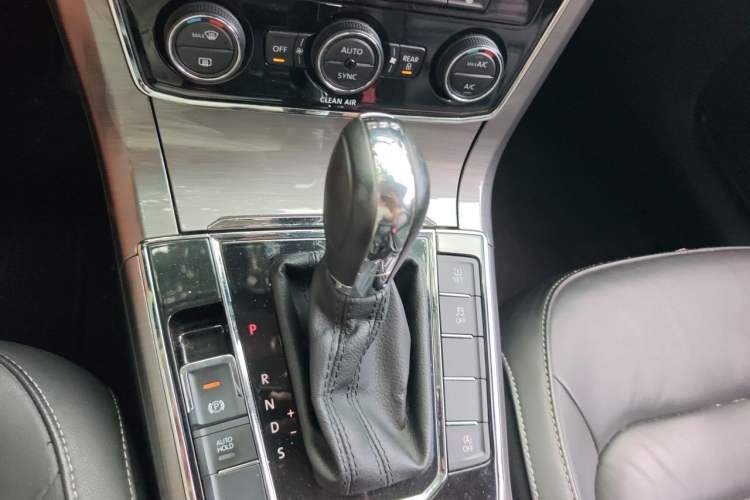 Used Volkswagen Passat 2016 280TSI DSG Prestige Edition Gear Lever
