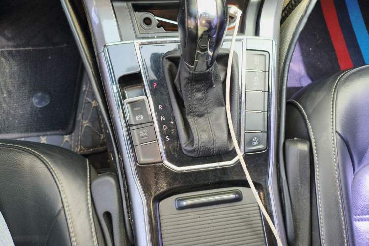 Used Volkswagen Passat 2016 330TSI DSG Luxury Edition Gear Lever
