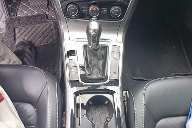 Used Volkswagen Passat 2016 330TSI DSG Luxury Edition Gear Lever
