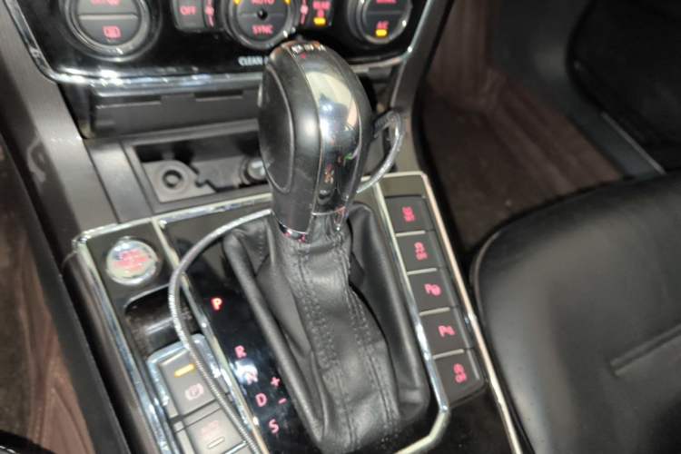Used Volkswagen Passat 2016 330TSI DSG Prestige Edition Gear Lever