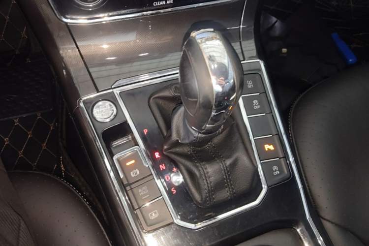 Used Volkswagen Passat 2016 330TSI DSG Prestige Edition Gear Lever