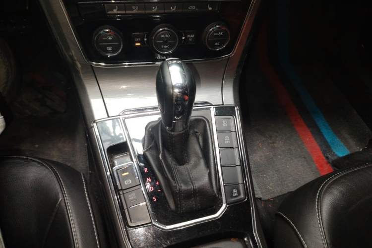 Used Volkswagen Passat 2016 330TSI DSG Luxury Edition Gear Lever