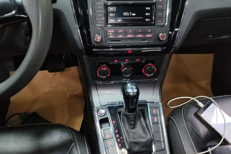 Used Volkswagen Passat 2016 1.8T Government Procurement Version (CEA Engine + 6AT) Gear Lever