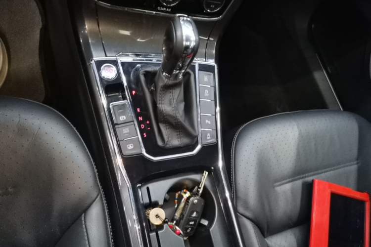 Used Volkswagen Passat 2016 330TSI DSG Prestige Edition Gear Lever