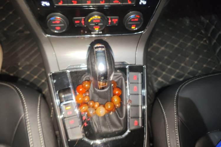 Used Volkswagen Passat 2016 280TSI DSG Prestige Edition Gear Lever