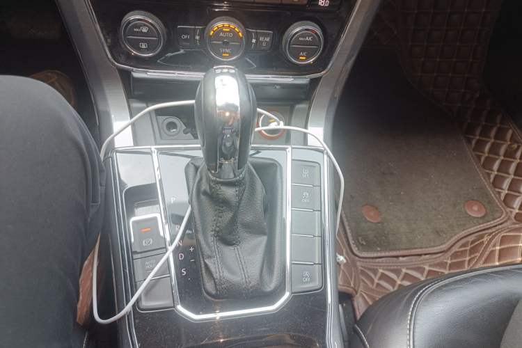 Used Volkswagen Passat 2016 330TSI DSG Luxury Edition Gear Lever