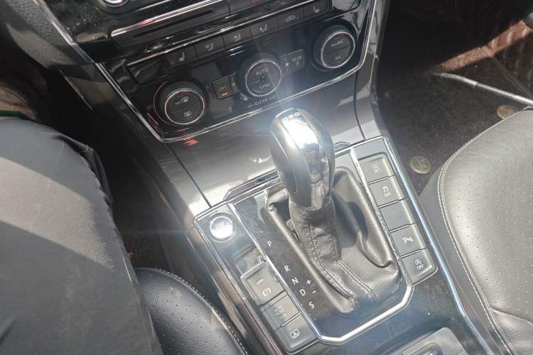 Used Volkswagen Passat 2016 330TSI DSG Prestige Edition Gear Lever