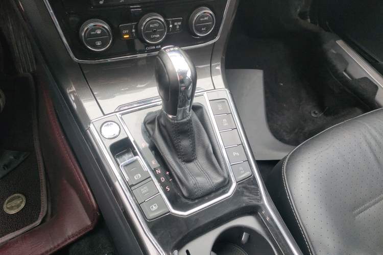 Used Volkswagen Passat 2016 330TSI DSG Prestige Edition Gear Lever