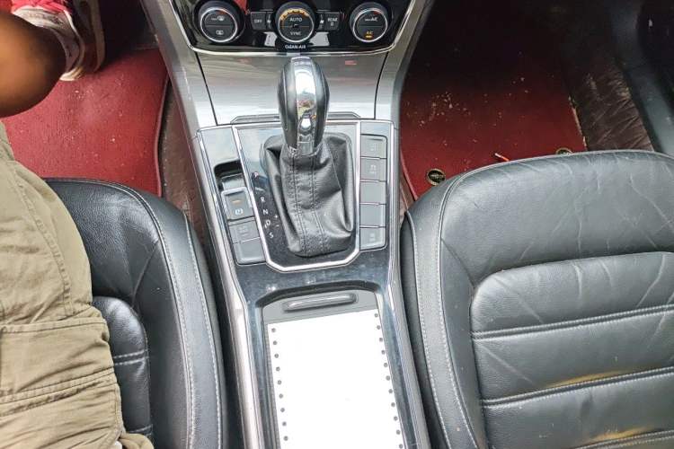 Used Volkswagen Passat 2016 330TSI DSG Luxury Edition Gear Lever