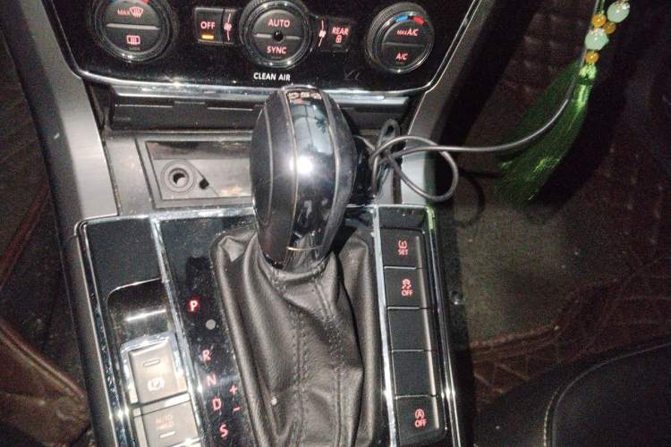 Used Volkswagen Passat 2016 330TSI DSG Luxury Edition Gear Lever