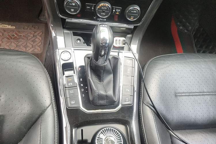 Used Volkswagen Passat 2016 380TSI DSG Prestige Edition Gear Lever