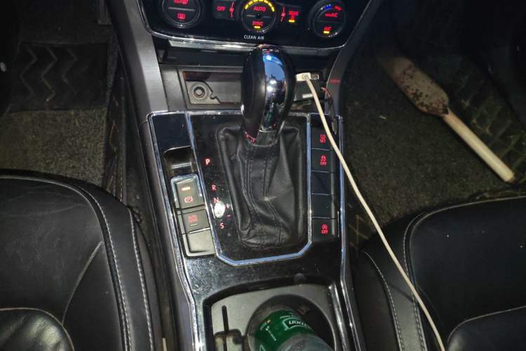 Used Volkswagen Passat 2016 330TSI DSG Luxury Edition Gear Lever